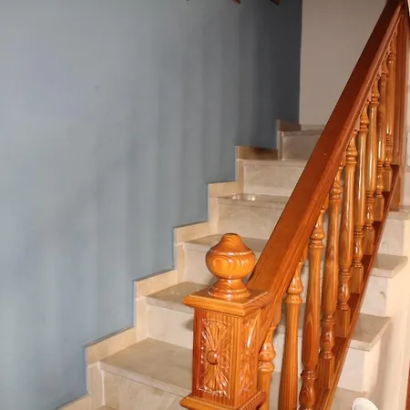 Apartment 2 Bedroom Townhouse In *