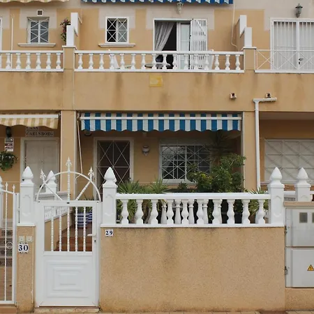2 Bedroom Townhouse In Apartment *