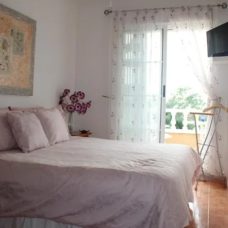 Apartment 2 Bedroom Townhouse In *